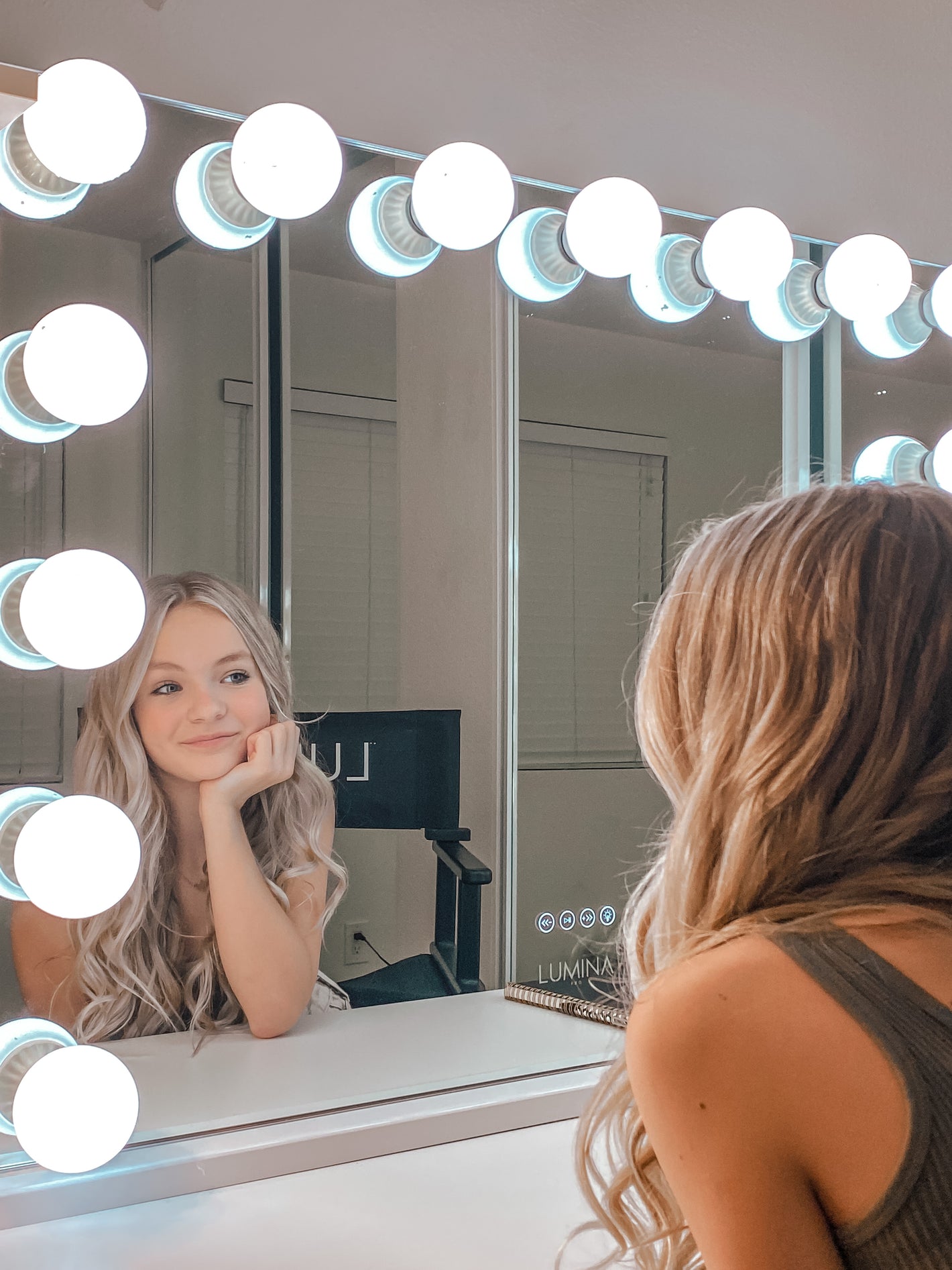 Makeup Brush Holder with Lid – Lumina Pro